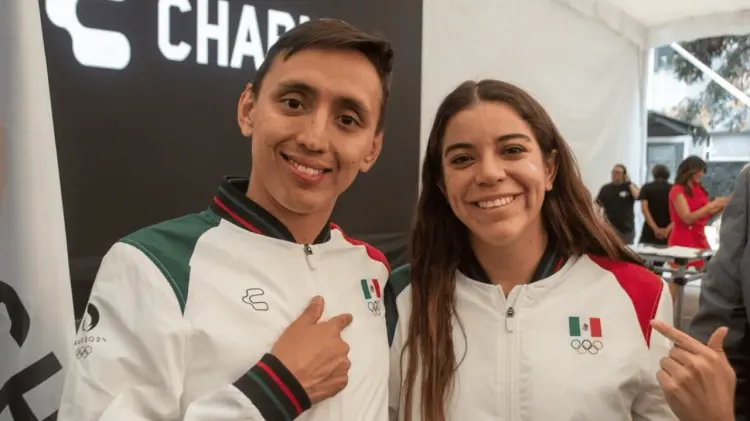 Emiliano Hernández y Alejandra Orozco son los abanderados de México. (Especial / EXPRESO)