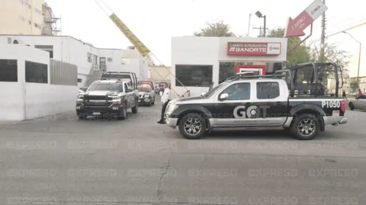 Fueron encontrados en posesión de una pistola y posible narcótico. (Foto: Archivo / EXPRESO)