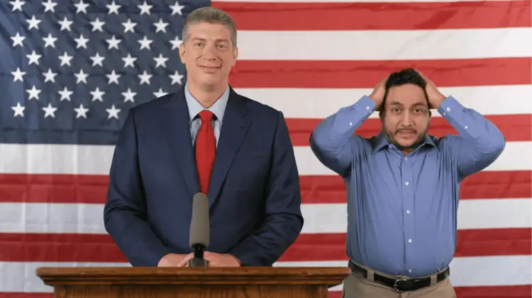 El candidato republicano usó al traductor en un spot. (Especial / EXPRESO)