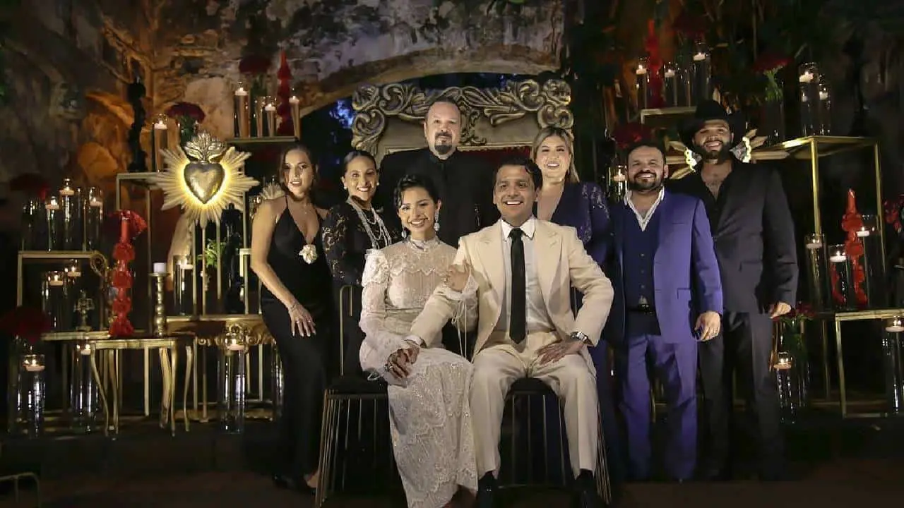 FOTOS: Pepe Aguilar felicita a Ángela Aguilar y Christian Nodal por su boda