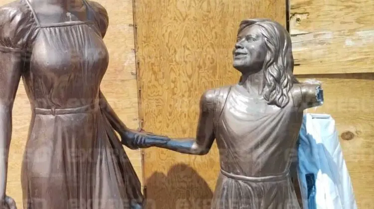 La escultura lleva por nombre Compras en Familia. (Foto: Ana María López)