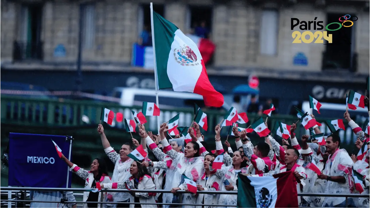 México desfila por el Sena en la ceremonia de apertura de París 2024