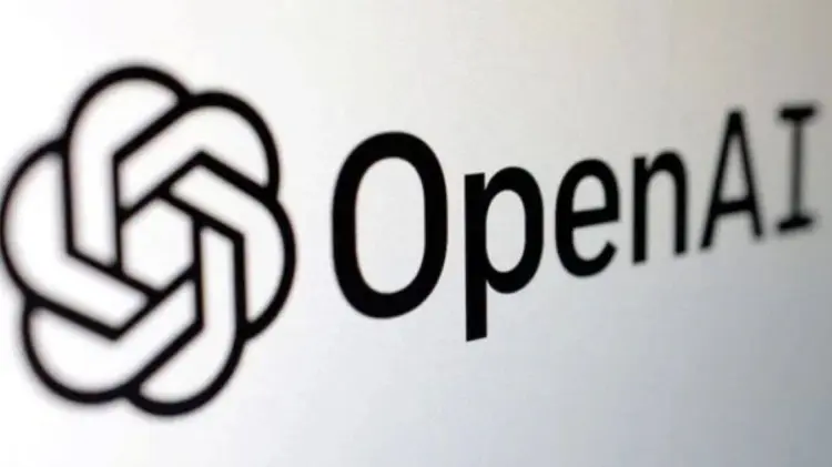 Negocia Apple inversión en OpenAI