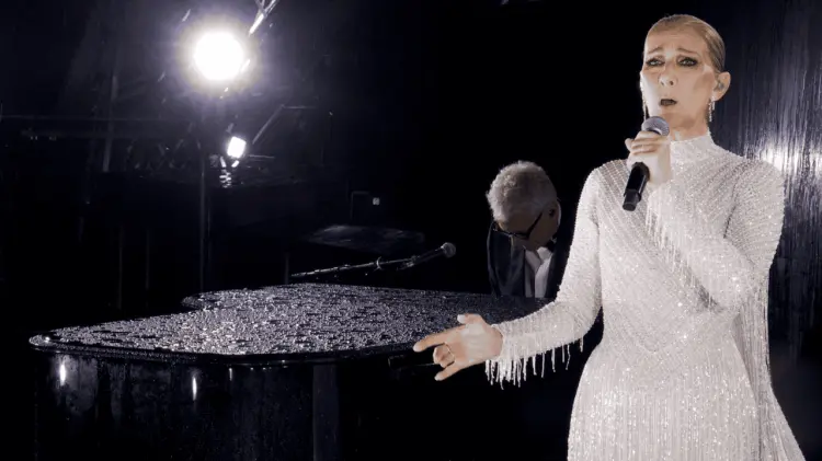 Céline Dion cantó Hymne de lAmour de Edith Piaf en la inauguración. (Especial / EXPRESO)