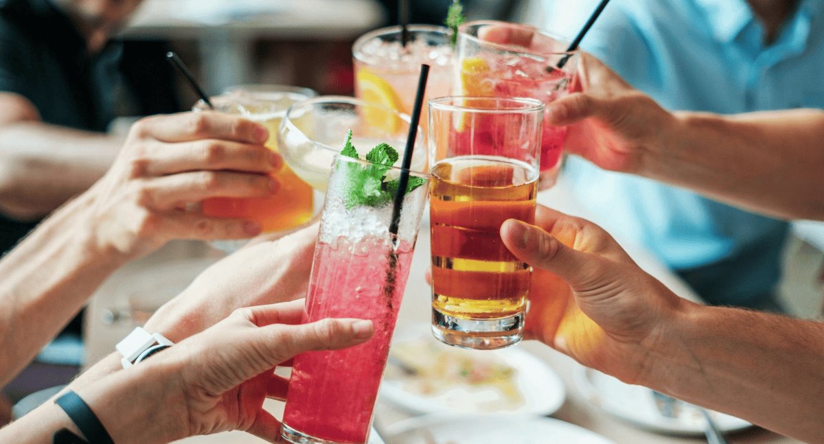 ¿Fiesta el fin de semana? Cautiva a tus amigos con estas recetas de bebidas preparadas
