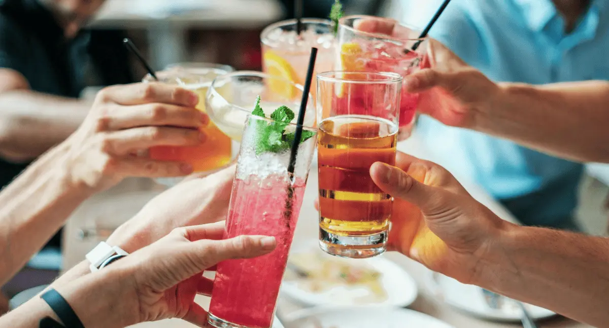 ¿Fiesta el fin de semana? Cautiva a tus amigos con estas recetas de bebidas preparadas