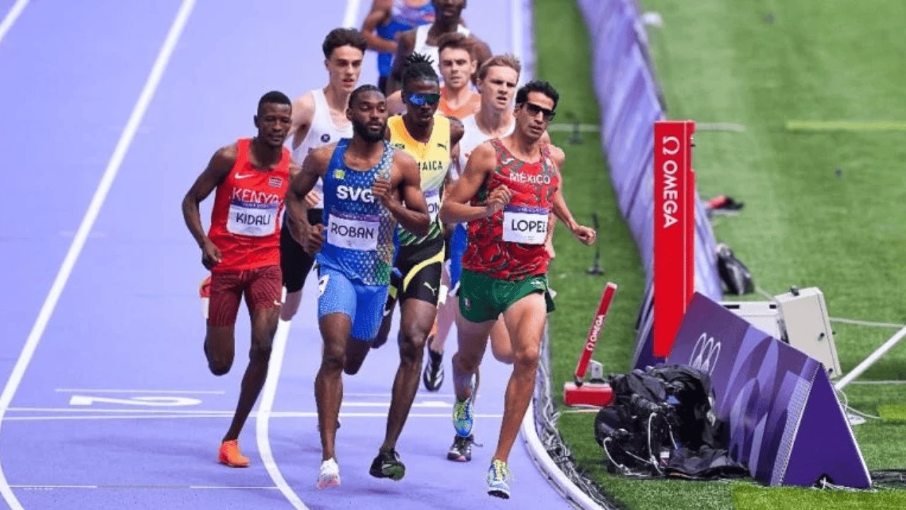 Tonatiú López brilla en el repechaje de los 800m y avanza a las semifinales