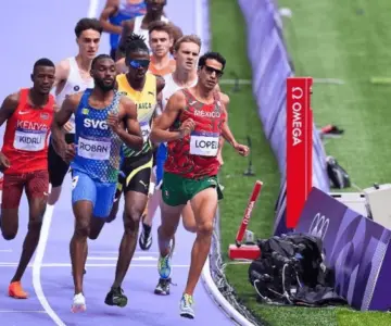 Tonatiú López brilla en el repechaje de los 800m y avanza a las semifinales