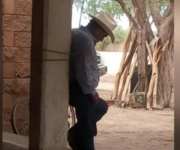 Miembros de la Tribu Yaqui amarran a exalcalde de Bácum a un poste
