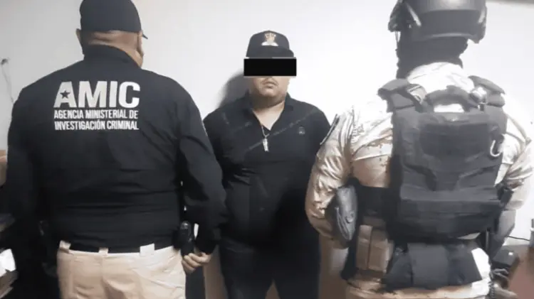Francisco Ramón N, alias El Ñakas, fue capturado mientras realizaba halconeo. (Foto: FGJE de Sonora)