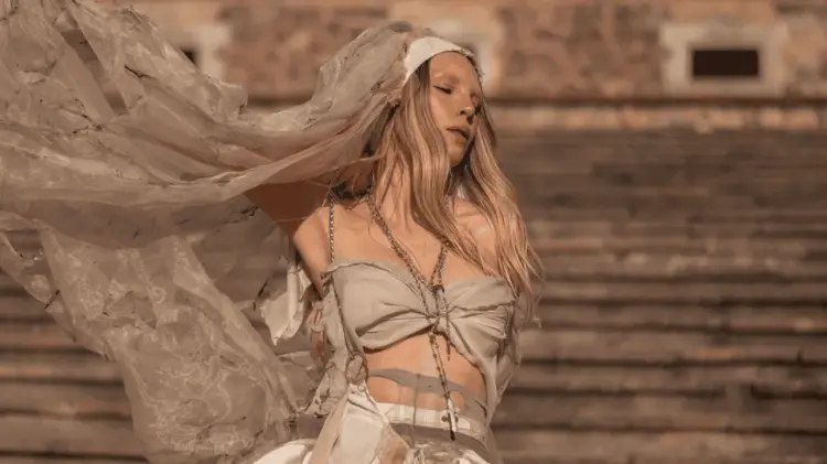 El video de La Mala estrenará este 23 de agosto. (Especial / EXPRESO)