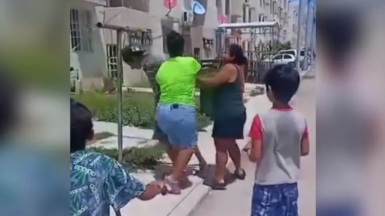 Imágenes de lo ocurrido se han viralizado y han creado polémica en redes sociales. (Captura de video)