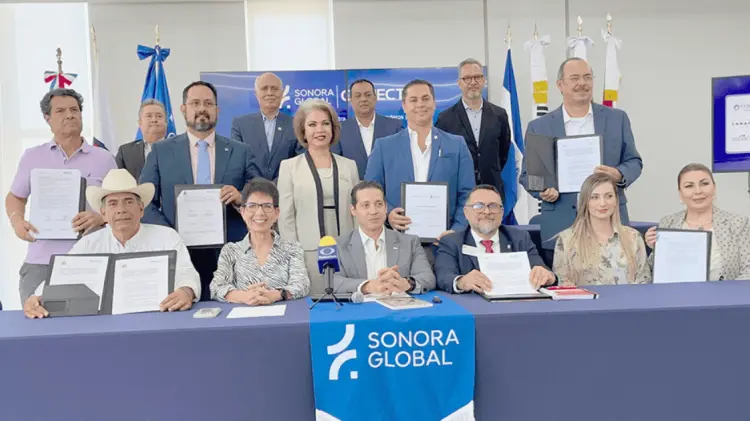 Firma del convenio de colaboración Sonora Global. (Foto: Especial/EXPRESO)