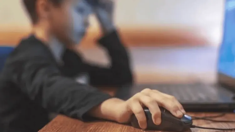 La Fundación destaca que los menores son más vulnerables ante la tecnología. (Especial / EXPRESO)