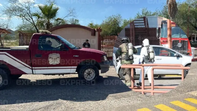 Elementos de Bomberos acudieron con equipo especializado. (Foto: Jesús Ballesteros/EXPRESO)