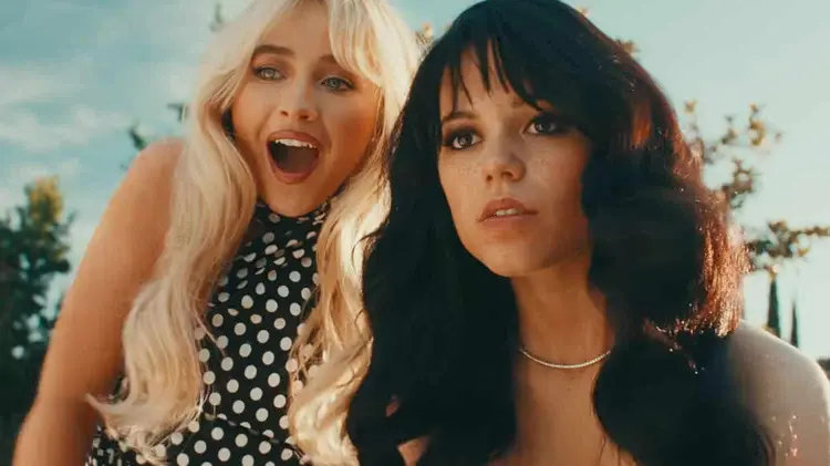 Jenna Ortega y Sabrina Carpenter sorprenden en el video de Taste