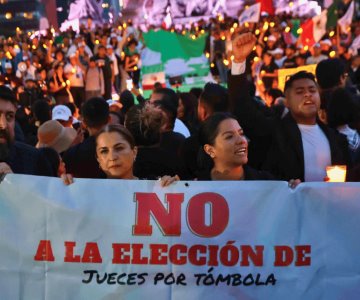 Trabajadores del PJF se manifiestan en el Ángel de la Independencia