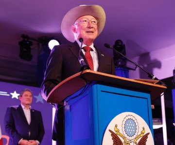 Trabajamos con máximo respeto a la soberanía de México: Ken Salazar