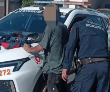 Arrestan a dos hombres por robo con violencia en el centro de la ciudad