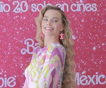 Margot Robbie luce su baby bump en la playa