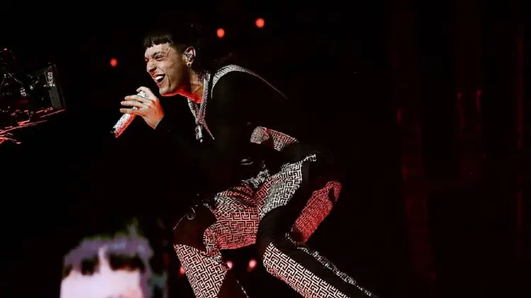 Peso Pluma interrumpe concierto para insultar al dueño del lugar