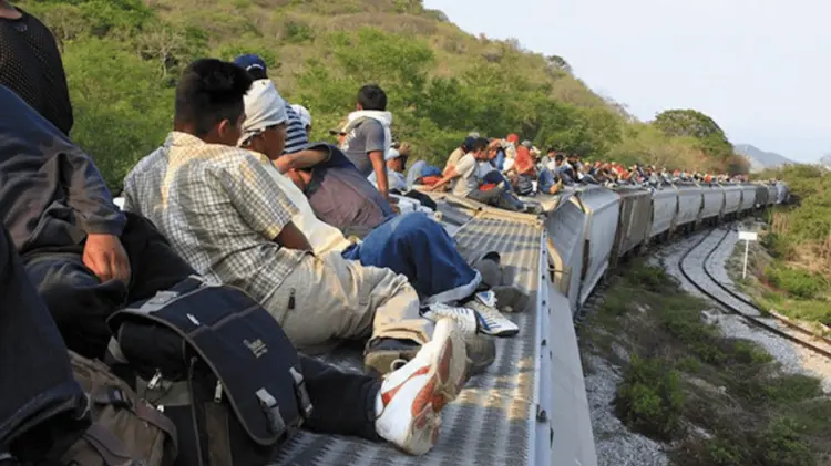 Las personas en movilidad irregular se enfrentan a múltiples riesgos. (Especial / EXPRESO)