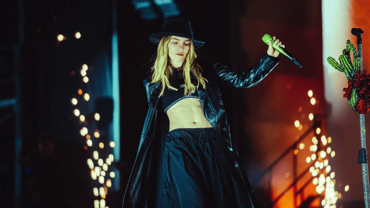 VIDEO | Belinda sorprende con versión tumbada de El Baile del Sapito