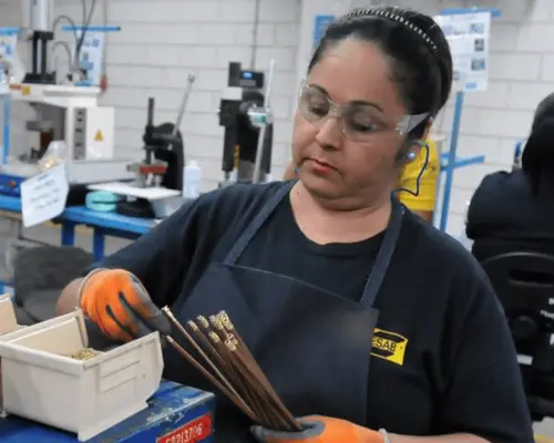 Producción y empleo manufacturero retroceden en marzo: Inegi