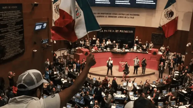 Fernández Noroña ha llamado a seguir la sesión en una sede alterna. (Foto: Especial)