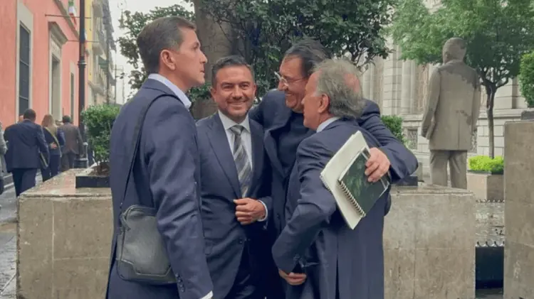Yunes Márquez y su padre aparecieron en la Vieja Casona de Xicoténcatl. (Foto: Agencia Reforma)