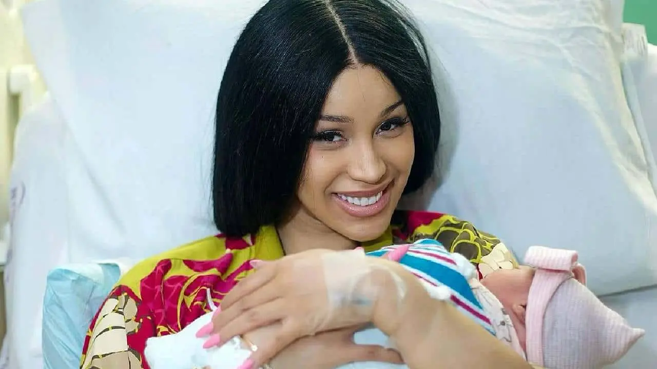 Cardi B anuncia el nacimiento de su tercer bebé