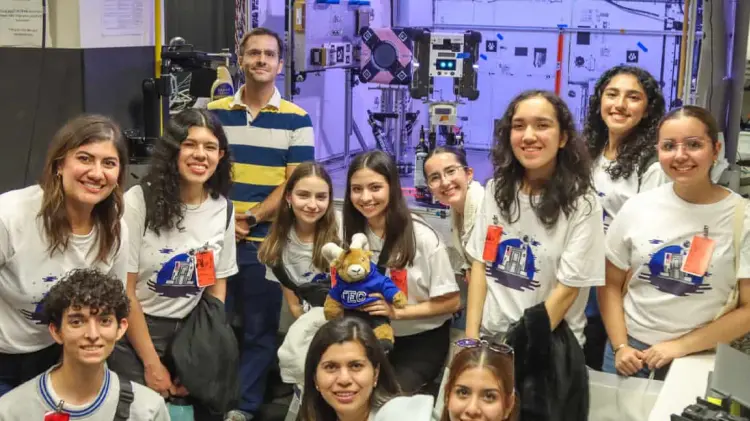 Estudiantes sonorenses del Tec de Monterrey visitan laboratorios de la NASA