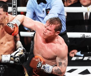 Canelo Álvarez vence a Edgar Berlanga por decisión unánime