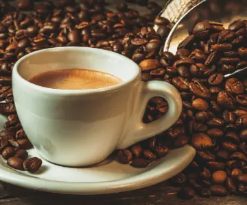 El hábito que protege al hígado: Consumir café reduce fibrosis y cirrosis