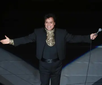 Proyectarán en el zócalo el concierto de Juan Gabriel en Bellas Artes
