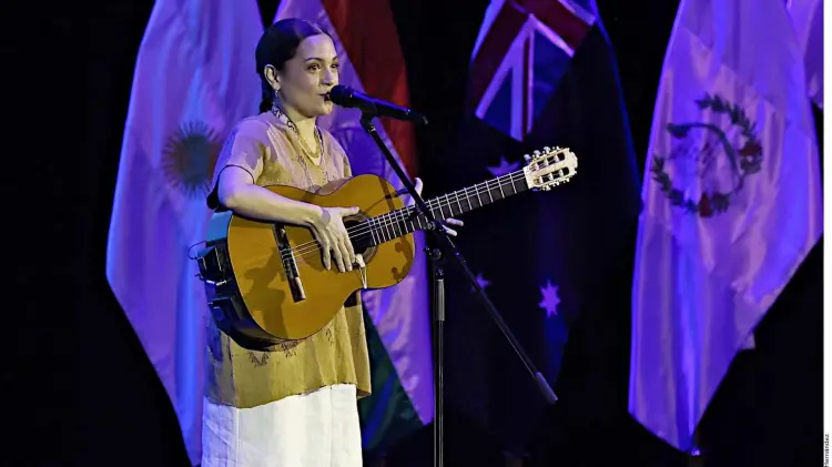 Natalia Lafourcade es Embajadora de la Música por la Paz del Premio Nobel