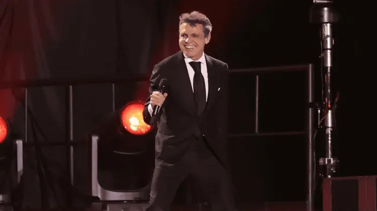 Luis Miguel interpretó sus temas más icónicos. (Foto: Jesús Ballesteros / EXPRESO)