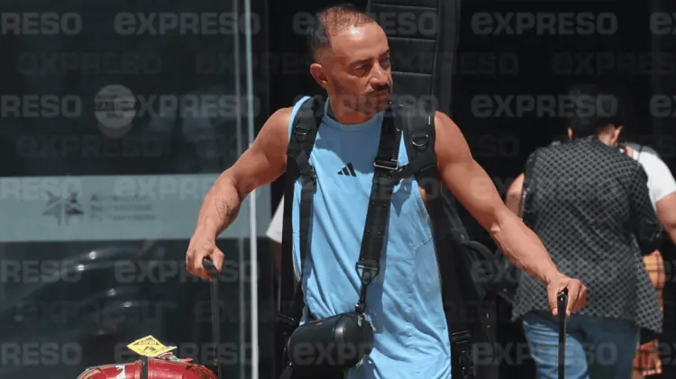 Mario Domm fue visto en el aeropuerto de Hermosillo. (FOTO: JESÚS BALLESTEROS/EXPRESO)