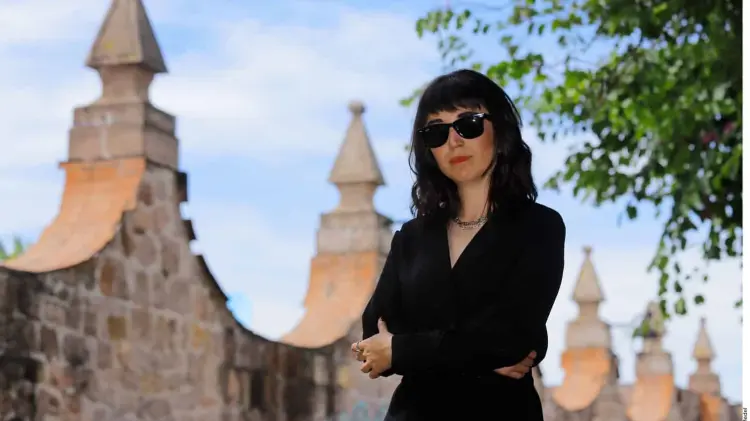 La mexicana Michelle Garza dirigirá el remake de La mano que mece la cuna