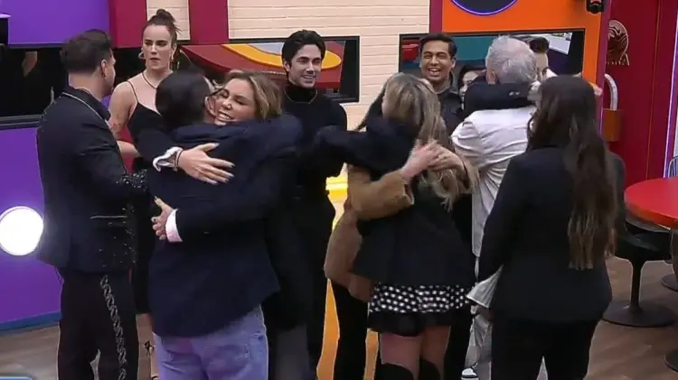 Los finalistas tuvieron un emotivo encuentro con los exhabitantes de la casa. (Foto: Captura de video)
