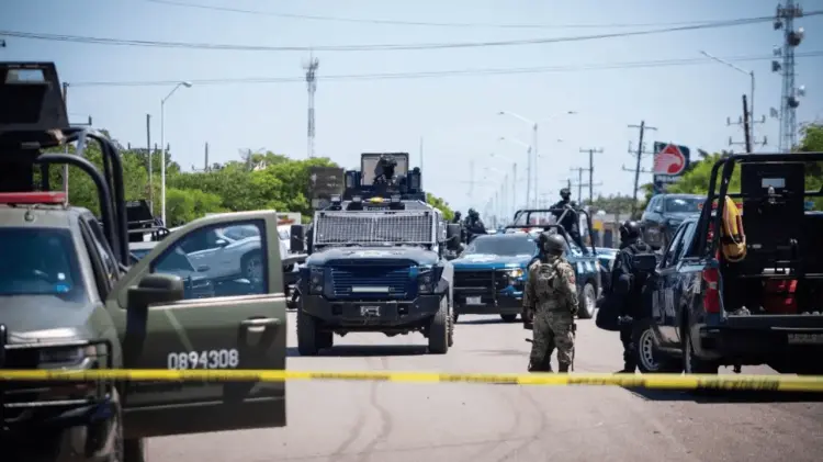 El gobernador de Sinaloa se reunió con el titular de la SSPC para analizar la situación de violencia.