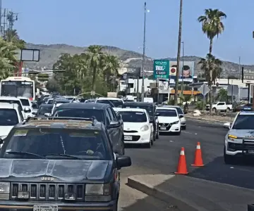 Aumenta el tráfico en Hermosillo por manifestación en la avenida Rosales