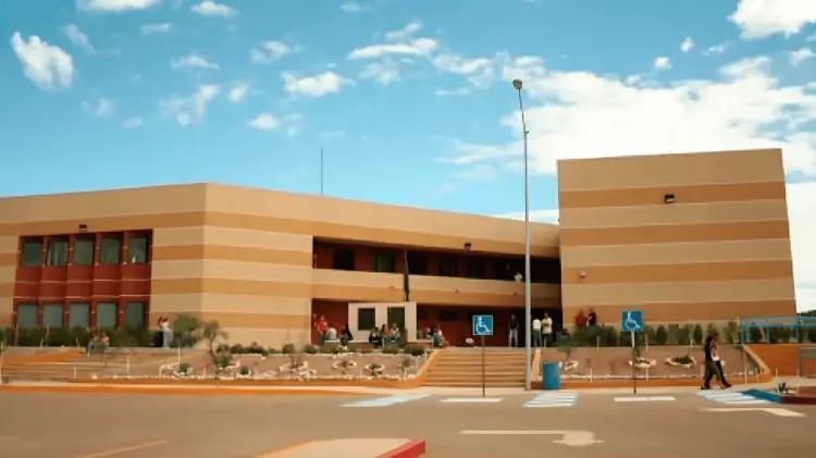 La universidad anunció que el alumno está llevando clases en línea.