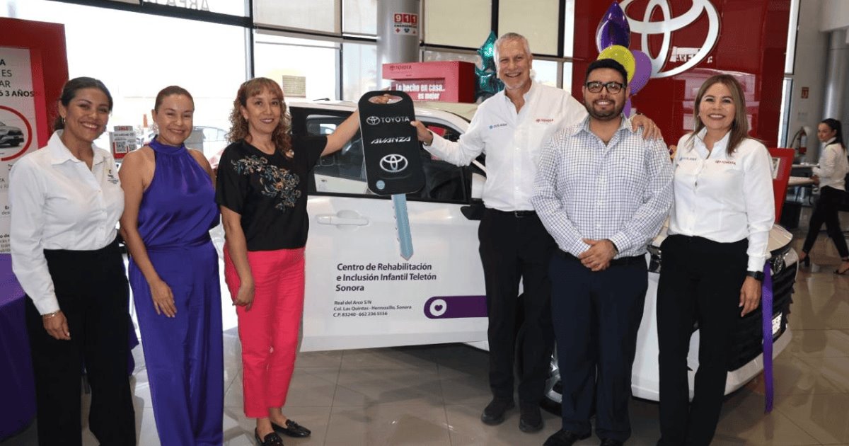 Fundación Toyota México dona vehículo a Fundación Teletón