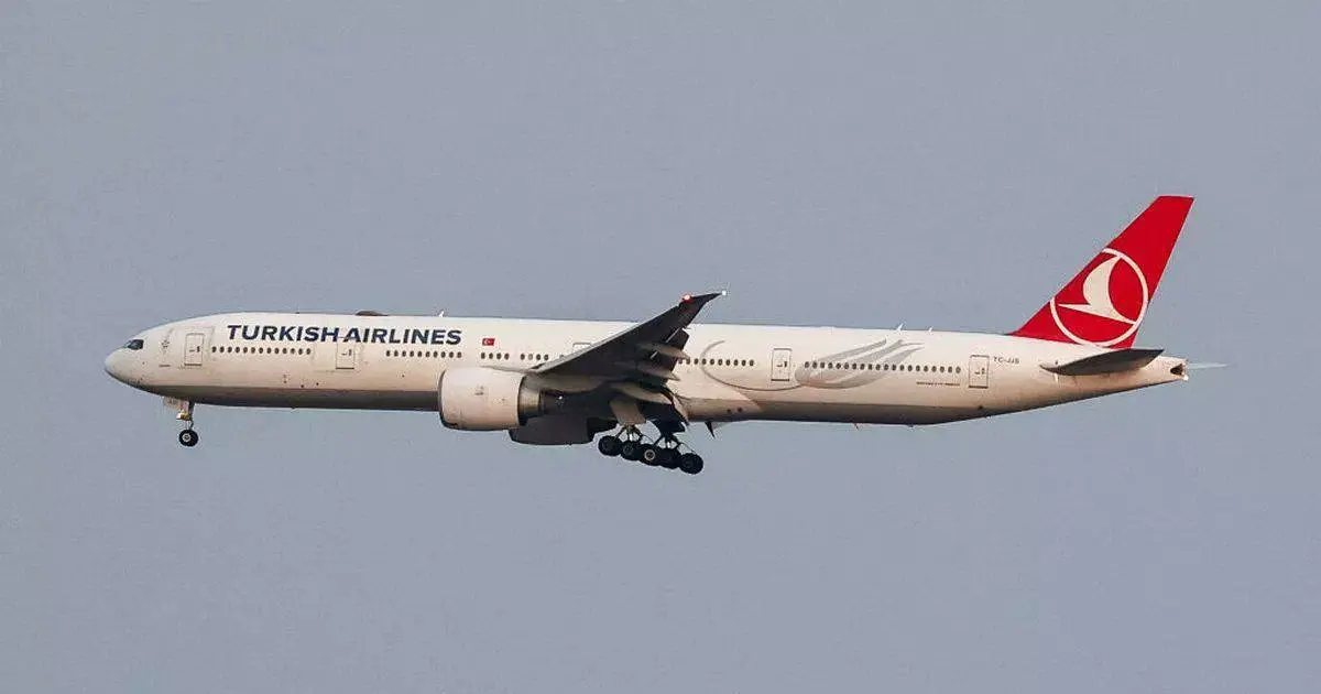 Piloto muere en pleno vuelo y aterrizan avión de emergencia en Nueva York