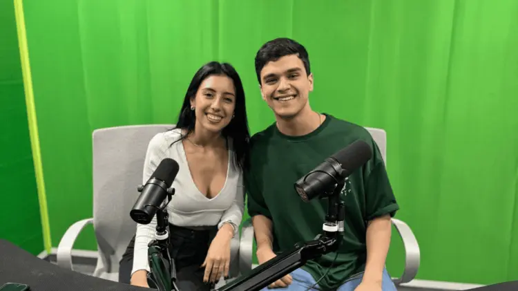 Julio Ávila junto a Leia Sandoval en el programa D+ de Pop Extremo. (Foto: EXPRESO)