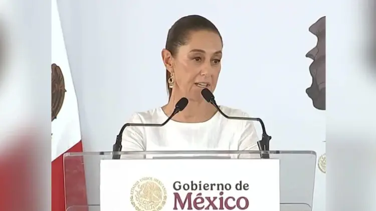 La Presidenta se subió este sábado al Tren Maya en la estación Escárcega, Campeche. (Captura de video)