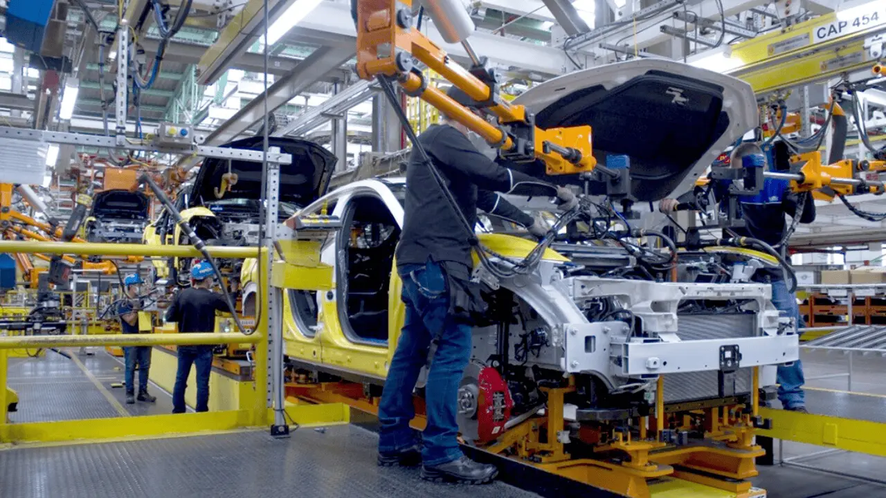 Precio de autos en EU subiría hasta 3 mil dólares por aranceles en México
