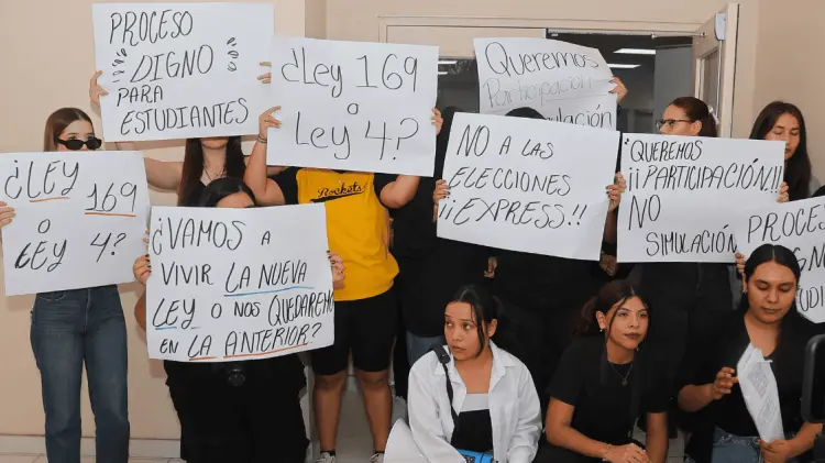 Estudiantes tomaron las instalaciones y pidieron mesa de dialogo con autoridades. (Cristian Ruiz)