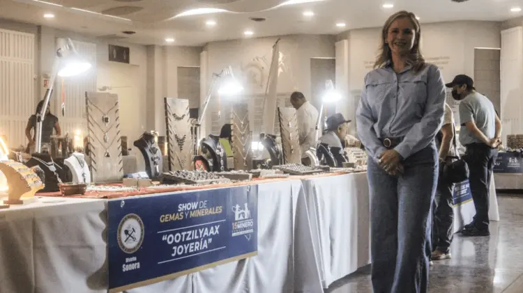 Lourdes Ceballos Ramírez detalló que las piedras están a la venta. (Foto: Ramón Munguía / EXPRESO)